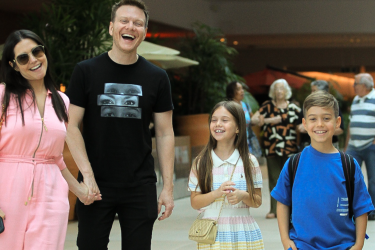 michel-telo-village-mall